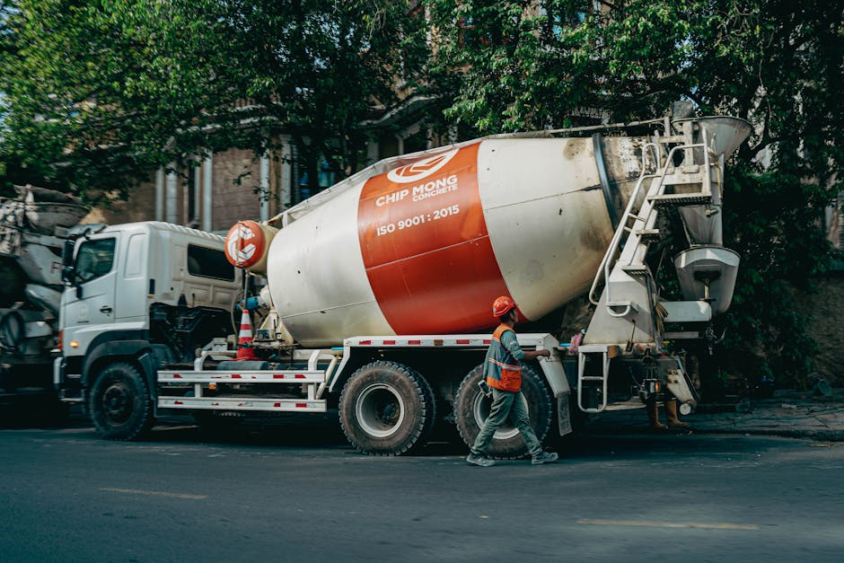 profesjonalna gruszka z betonem dojeżdżająca na plac budowy